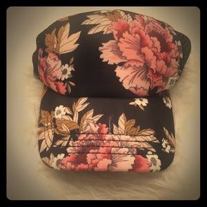 Billabong women’s floral trucker hat